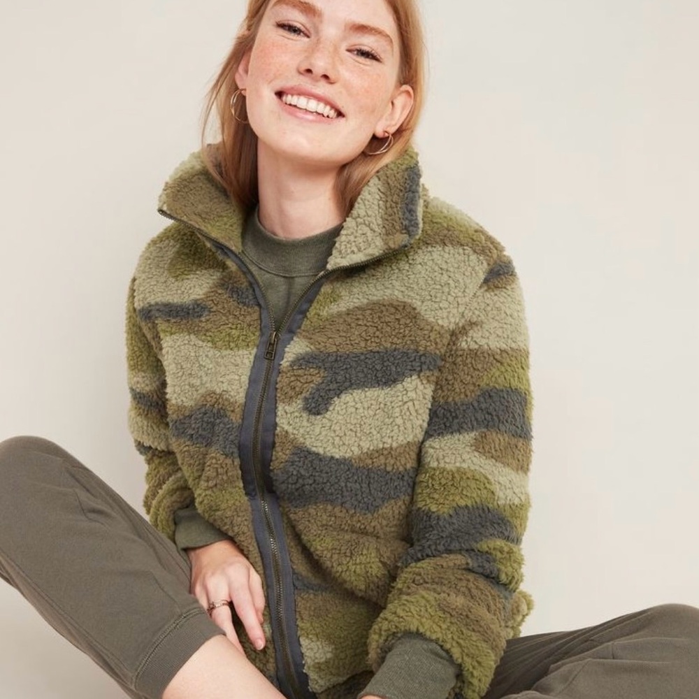 Old Navy Sherpa Zip-Up Jacket in Olive Camo